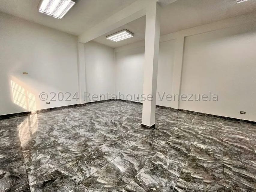 Comercial (Local Comercial) en Alquiler en Zona Oeste, Lara - 3
