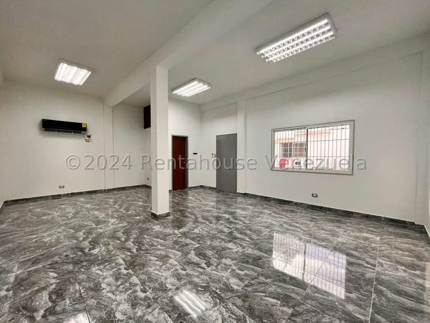 Comercial (Local Comercial) en Alquiler en Zona Oeste, Lara - 4