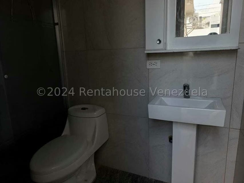 Casa (1 Nivel) en Venta en La Lago, Zulia - 24