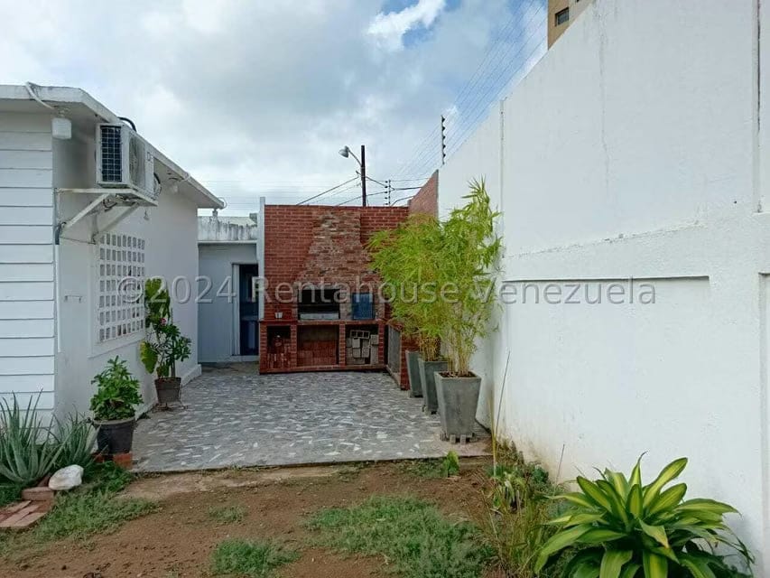 Casa (1 Nivel) en Venta en La Lago, Zulia - 34