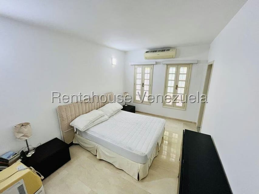 Casa (Duplex) en Venta en Cerro Verde, Distrito Metropolitano - 11