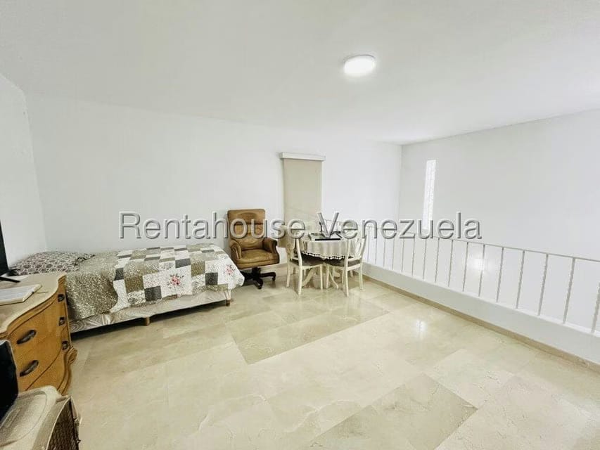 Casa (Duplex) en Venta en Cerro Verde, Distrito Metropolitano - 36