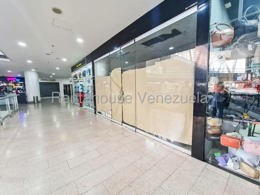 Comercial (Local Comercial) en Alquiler en Los Dos Caminos, Distrito Metropolitano - 2
