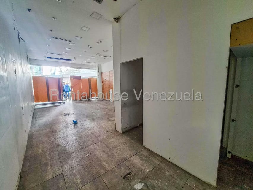 Comercial (Local Comercial) en Alquiler en Los Dos Caminos, Distrito Metropolitano - 6