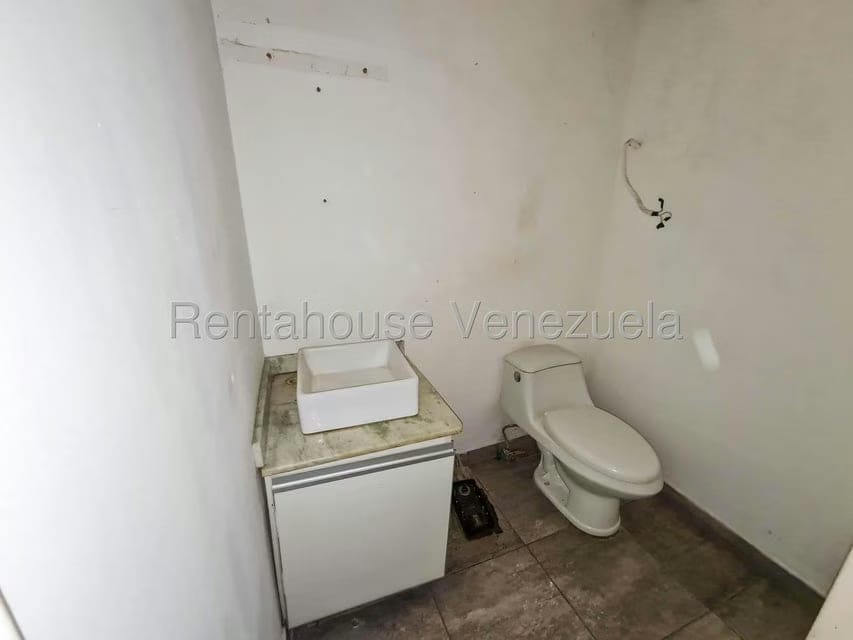 Comercial (Local Comercial) en Alquiler en Los Dos Caminos, Distrito Metropolitano - 7