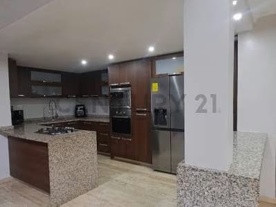 Se vende Town House actualizado - 3