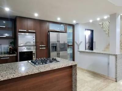 Se vende Town House actualizado - 9
