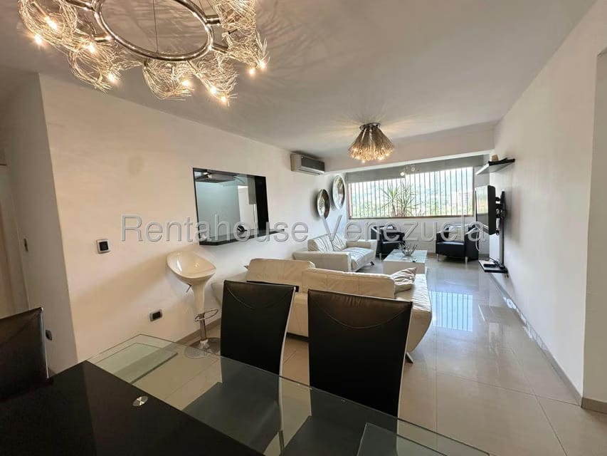 Apartamento (1 Nivel) en Venta en Prados del Este, Distrito Metropolitano - 2