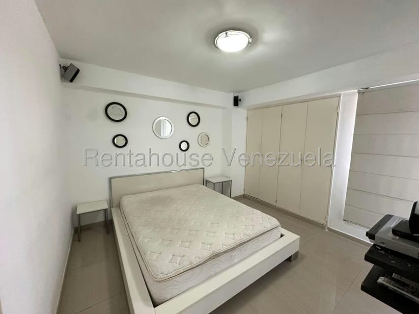 Apartamento (1 Nivel) en Venta en Prados del Este, Distrito Metropolitano - 12