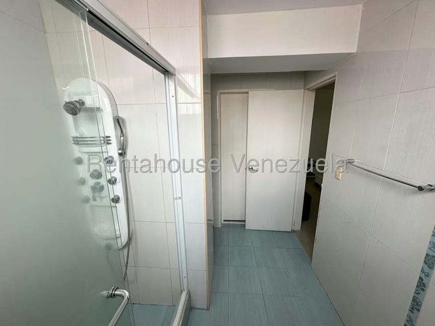 Apartamento (1 Nivel) en Venta en Prados del Este, Distrito Metropolitano - 13