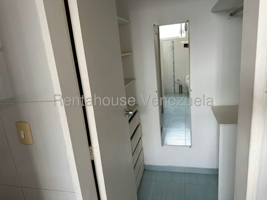 Apartamento (1 Nivel) en Venta en Prados del Este, Distrito Metropolitano - 14