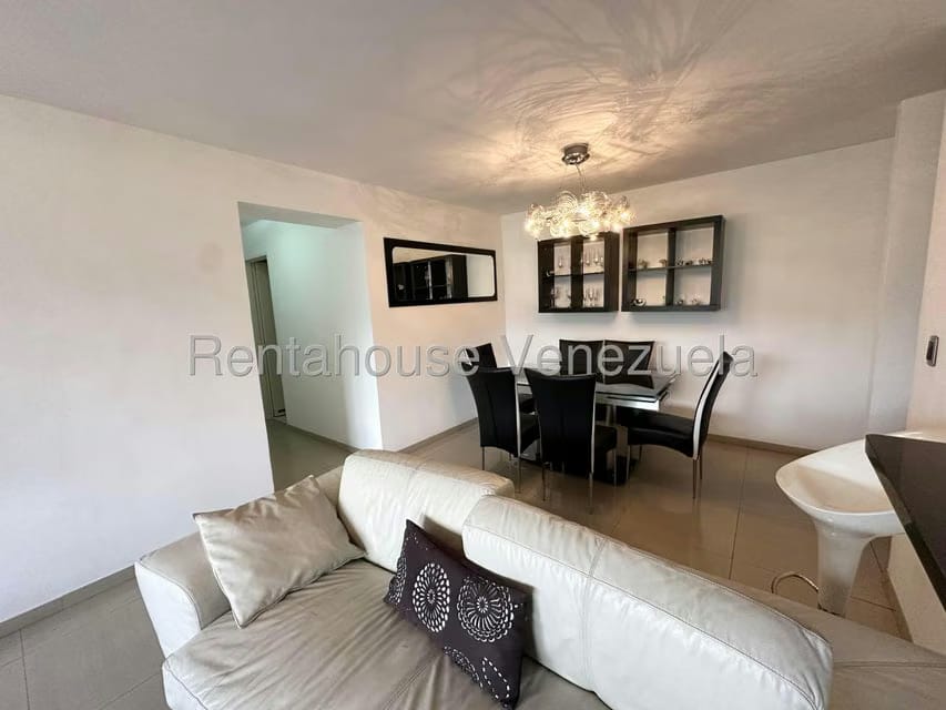 Apartamento (1 Nivel) en Venta en Prados del Este, Distrito Metropolitano - 4