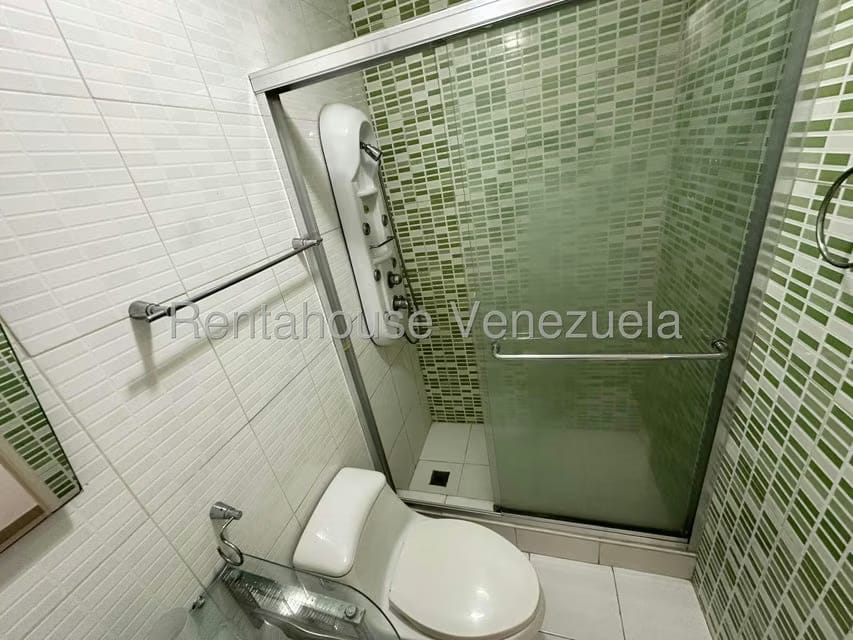 Apartamento (1 Nivel) en Venta en Prados del Este, Distrito Metropolitano - 9