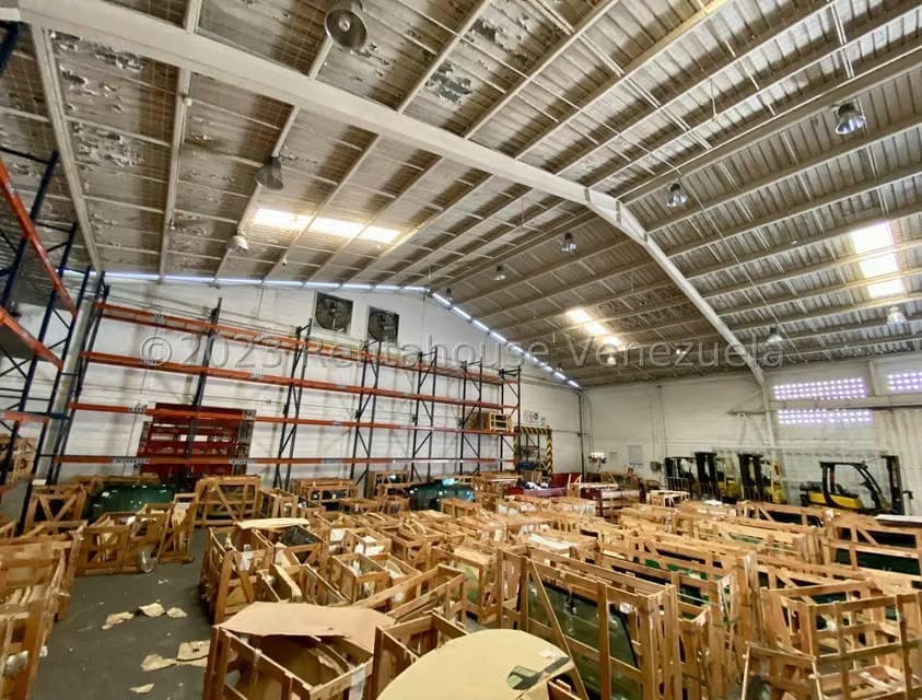 Comercial (Galpon - Deposito) en Venta en Zona Industrial 2, Lara - 24