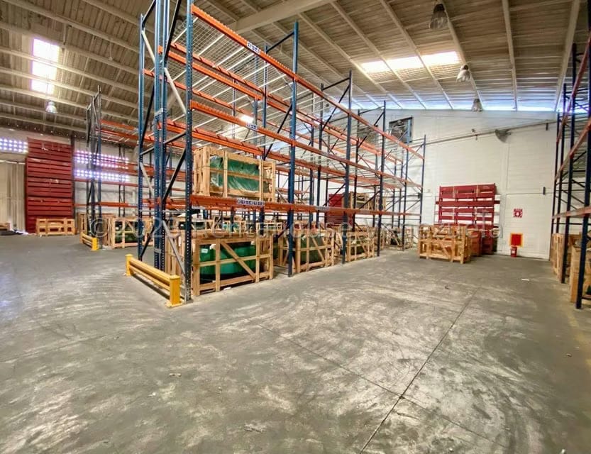 Comercial (Galpon - Deposito) en Venta en Zona Industrial 2, Lara - 25