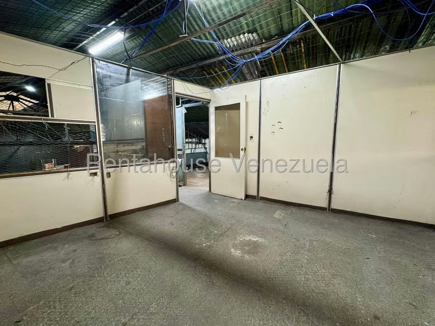 Comercial (Local Comercial) en Alquiler en Catia, Distrito Metropolitano - 25