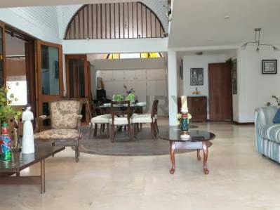 CASA EN VENTA URB. PRADOS DEL ESTE - 4