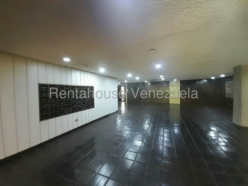 Comercial (Oficina) en Alquiler en El Marques, Distrito Metropolitano - 2
