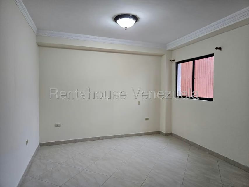 Apartamento (1 Nivel) en Alquiler en Cristobal Colon, Zulia - 12