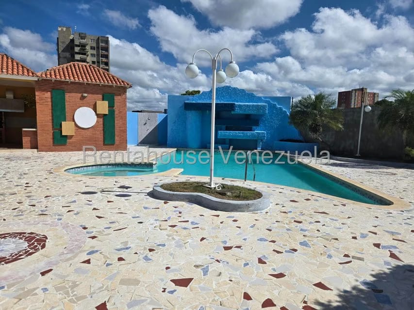 Apartamento (1 Nivel) en Alquiler en Cristobal Colon, Zulia - 4