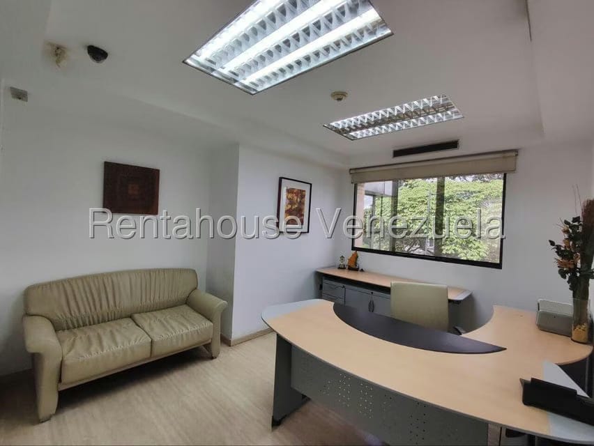 Comercial (Oficina) en Alquiler en Vista Alegre, Distrito Metropolitano - 12