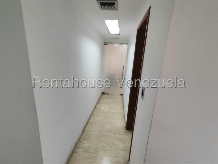 Comercial (Oficina) en Alquiler en Vista Alegre, Distrito Metropolitano - 17