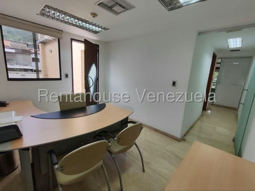Comercial (Oficina) en Alquiler en Vista Alegre, Distrito Metropolitano - 22