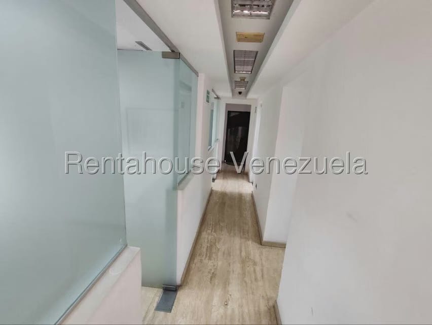 Comercial (Oficina) en Alquiler en Vista Alegre, Distrito Metropolitano - 25