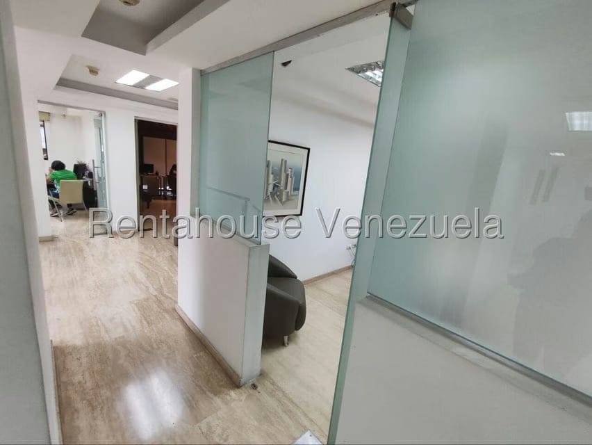 Comercial (Oficina) en Alquiler en Vista Alegre, Distrito Metropolitano - 26