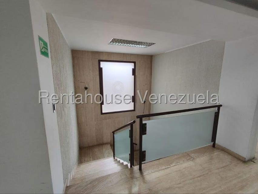 Comercial (Oficina) en Alquiler en Vista Alegre, Distrito Metropolitano - 6