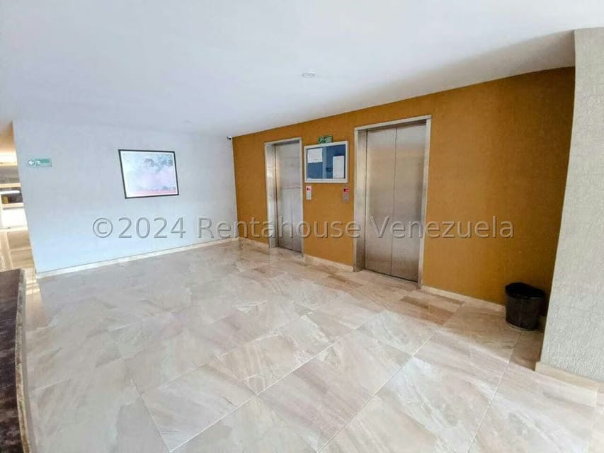 Apartamento (1 Nivel) en Venta en Parroquia Catedral, Lara - 2