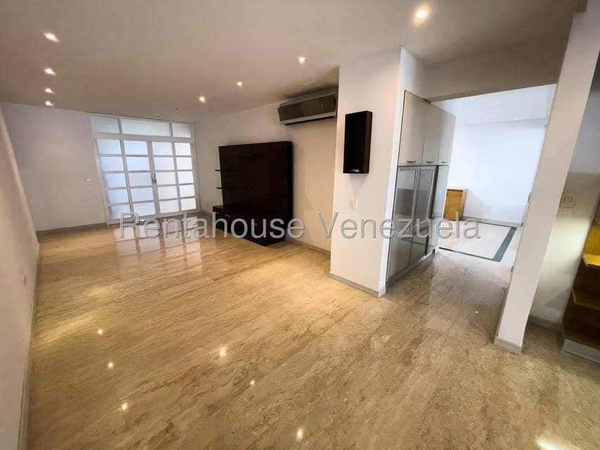 Casa (Multipes Niveles) en Venta en Santa Paula, Distrito Metropolitano - 11