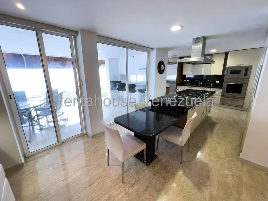 Casa (Multipes Niveles) en Venta en Santa Paula, Distrito Metropolitano - 12
