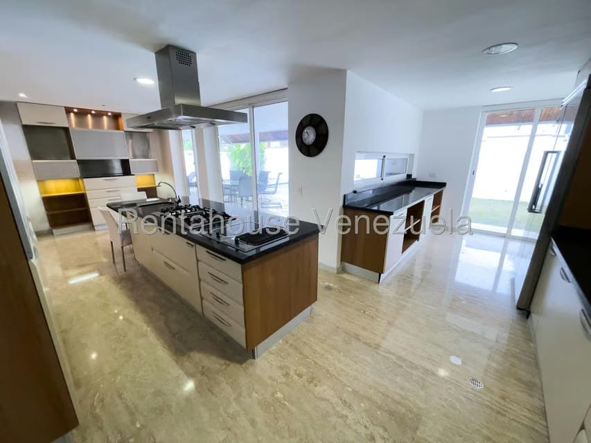 Casa (Multipes Niveles) en Venta en Santa Paula, Distrito Metropolitano - 13