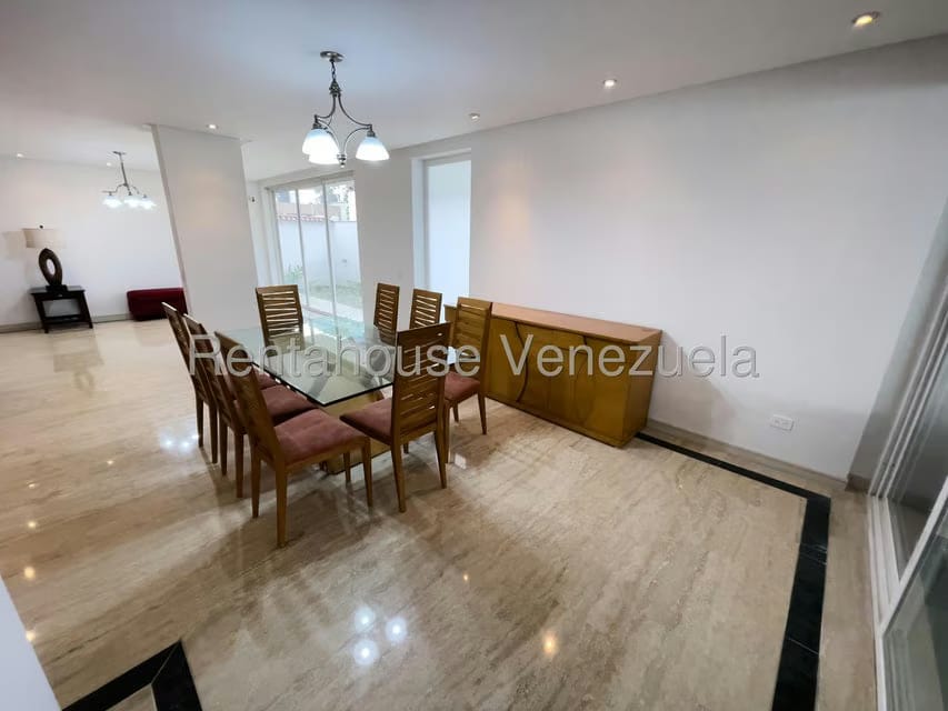 Casa (Multipes Niveles) en Venta en Santa Paula, Distrito Metropolitano - 15