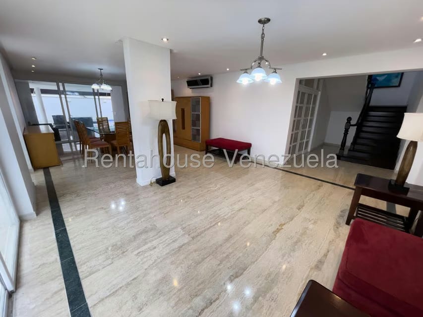 Casa (Multipes Niveles) en Venta en Santa Paula, Distrito Metropolitano - 17