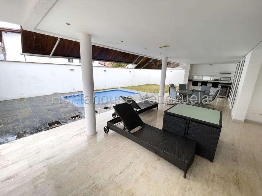 Casa (Multipes Niveles) en Venta en Santa Paula, Distrito Metropolitano - 21