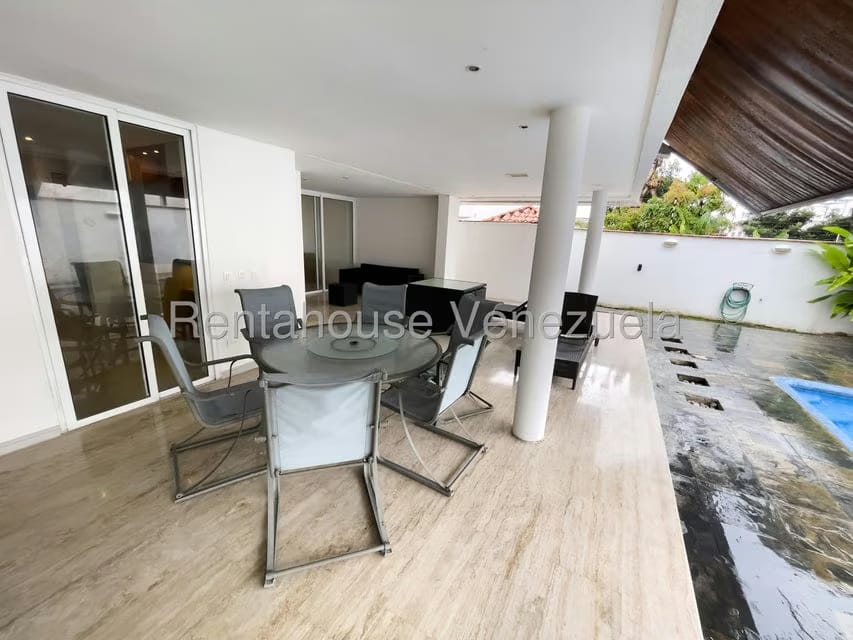 Casa (Multipes Niveles) en Venta en Santa Paula, Distrito Metropolitano - 23