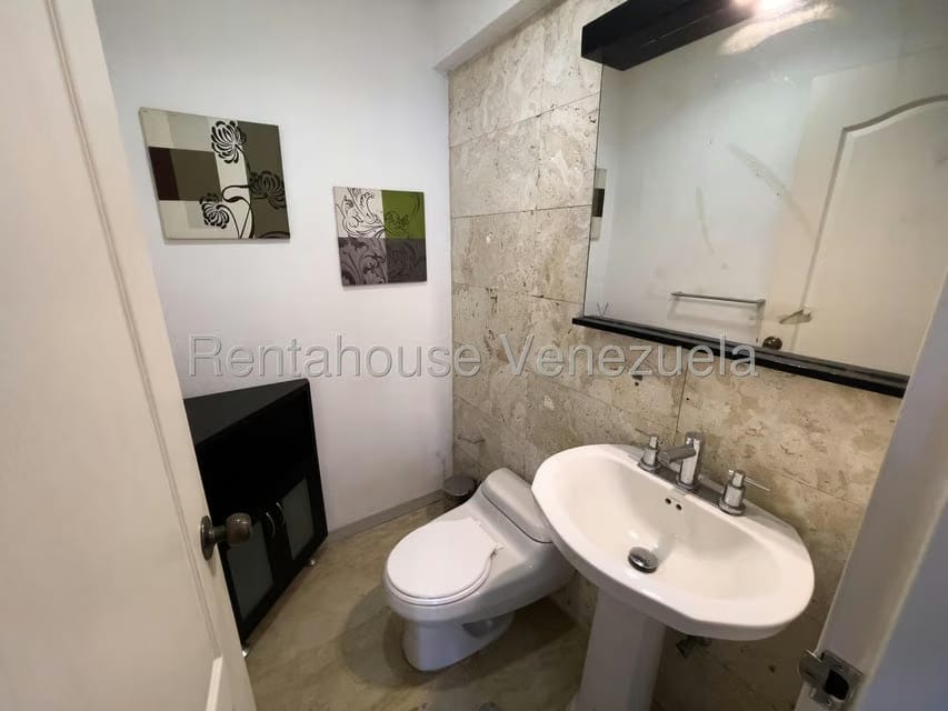 Casa (Multipes Niveles) en Venta en Santa Paula, Distrito Metropolitano - 24