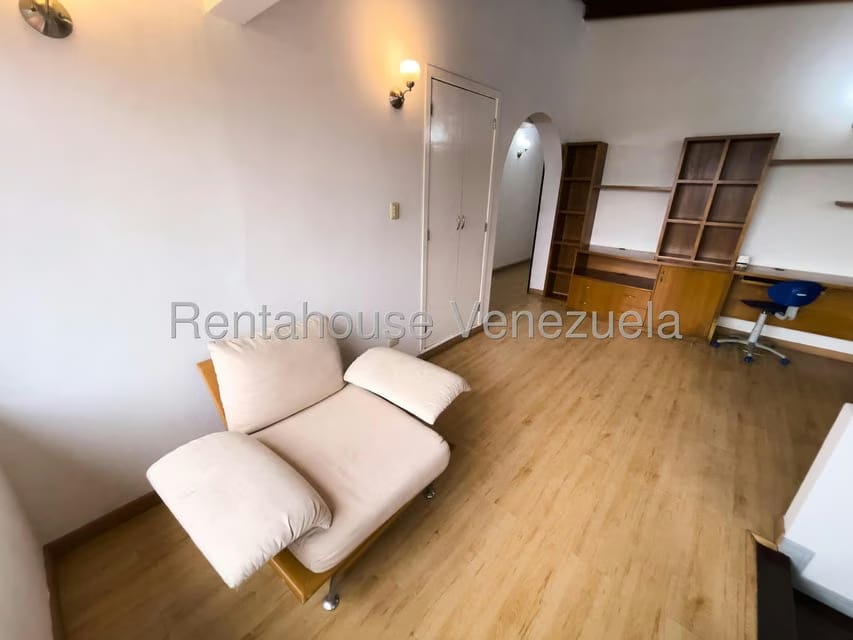 Casa (Multipes Niveles) en Venta en Santa Paula, Distrito Metropolitano - 26