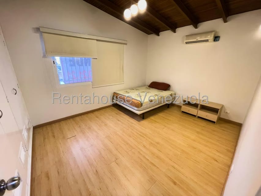 Casa (Multipes Niveles) en Venta en Santa Paula, Distrito Metropolitano - 28