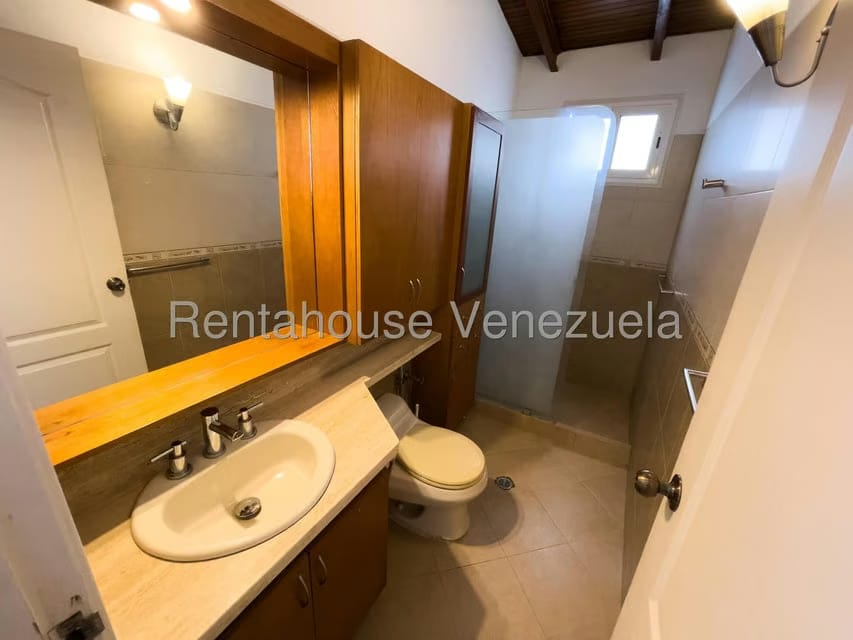 Casa (Multipes Niveles) en Venta en Santa Paula, Distrito Metropolitano - 30