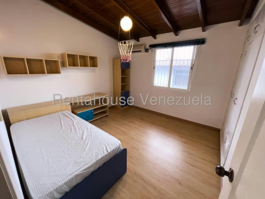 Casa (Multipes Niveles) en Venta en Santa Paula, Distrito Metropolitano - 31
