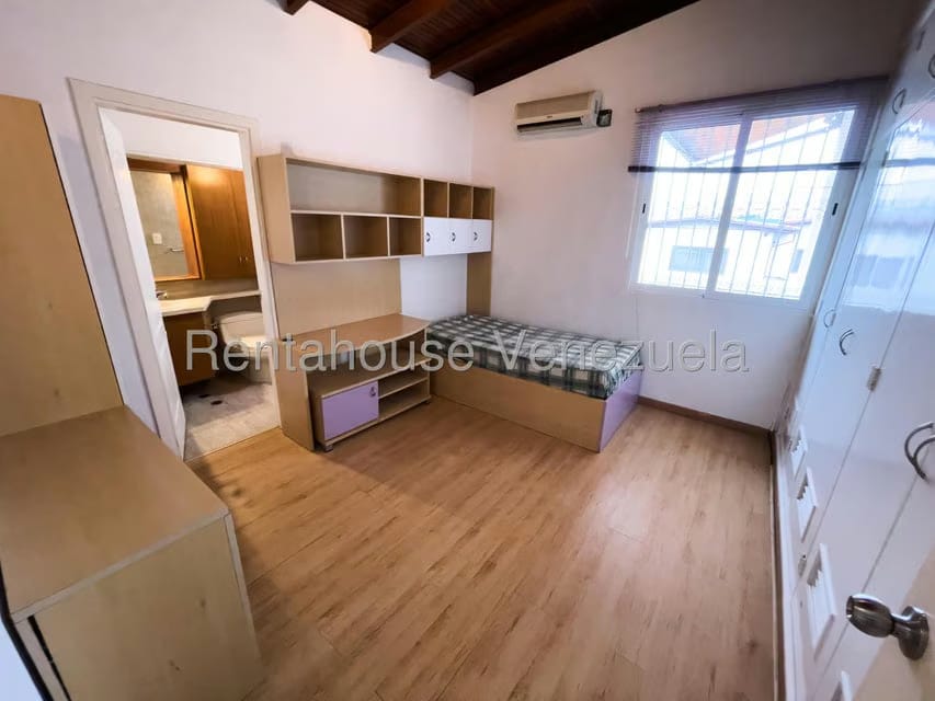 Casa (Multipes Niveles) en Venta en Santa Paula, Distrito Metropolitano - 33