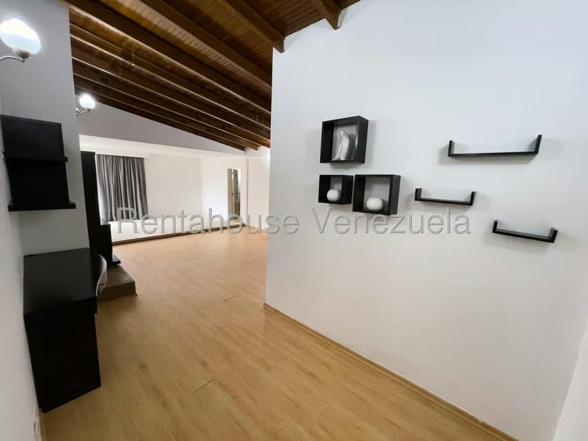 Casa (Multipes Niveles) en Venta en Santa Paula, Distrito Metropolitano - 36