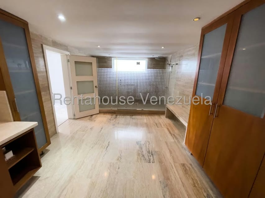 Casa (Multipes Niveles) en Venta en Santa Paula, Distrito Metropolitano - 44