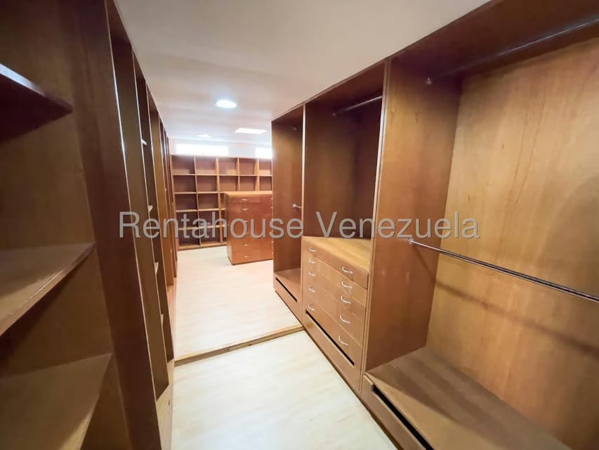 Casa (Multipes Niveles) en Venta en Santa Paula, Distrito Metropolitano - 46