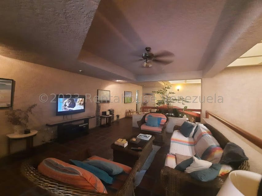Casa (Duplex) en Venta en La Floresta, Distrito Metropolitano - 25