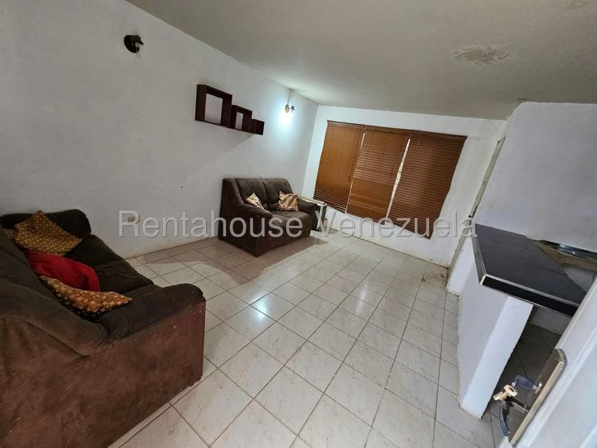 Casa (1 Nivel) en Alquiler en Las Delicias, Falcon - 2