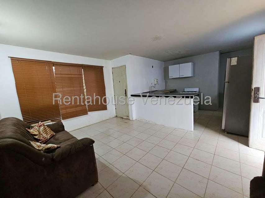 Casa (1 Nivel) en Alquiler en Las Delicias, Falcon - 3